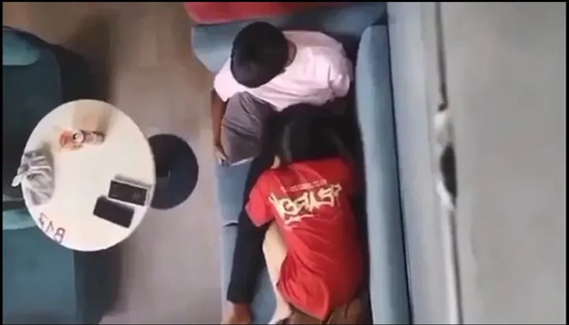 Quay lén tình nhân mút mút cho bạn gái nơi công cộng